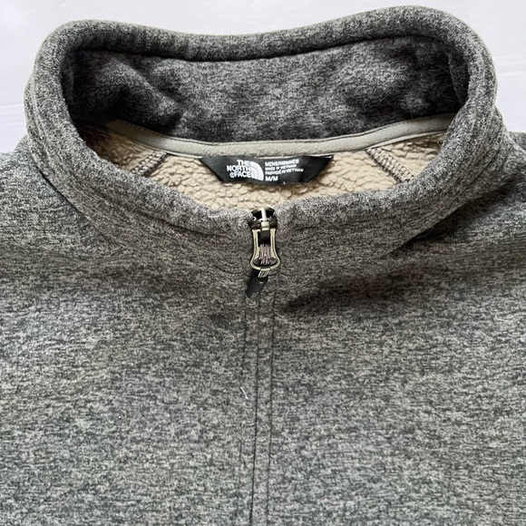 The North Face Men’s Medium Gray Fleece Full Zip Jacket with Shoulder Patch Logo - Picture 5 of 12